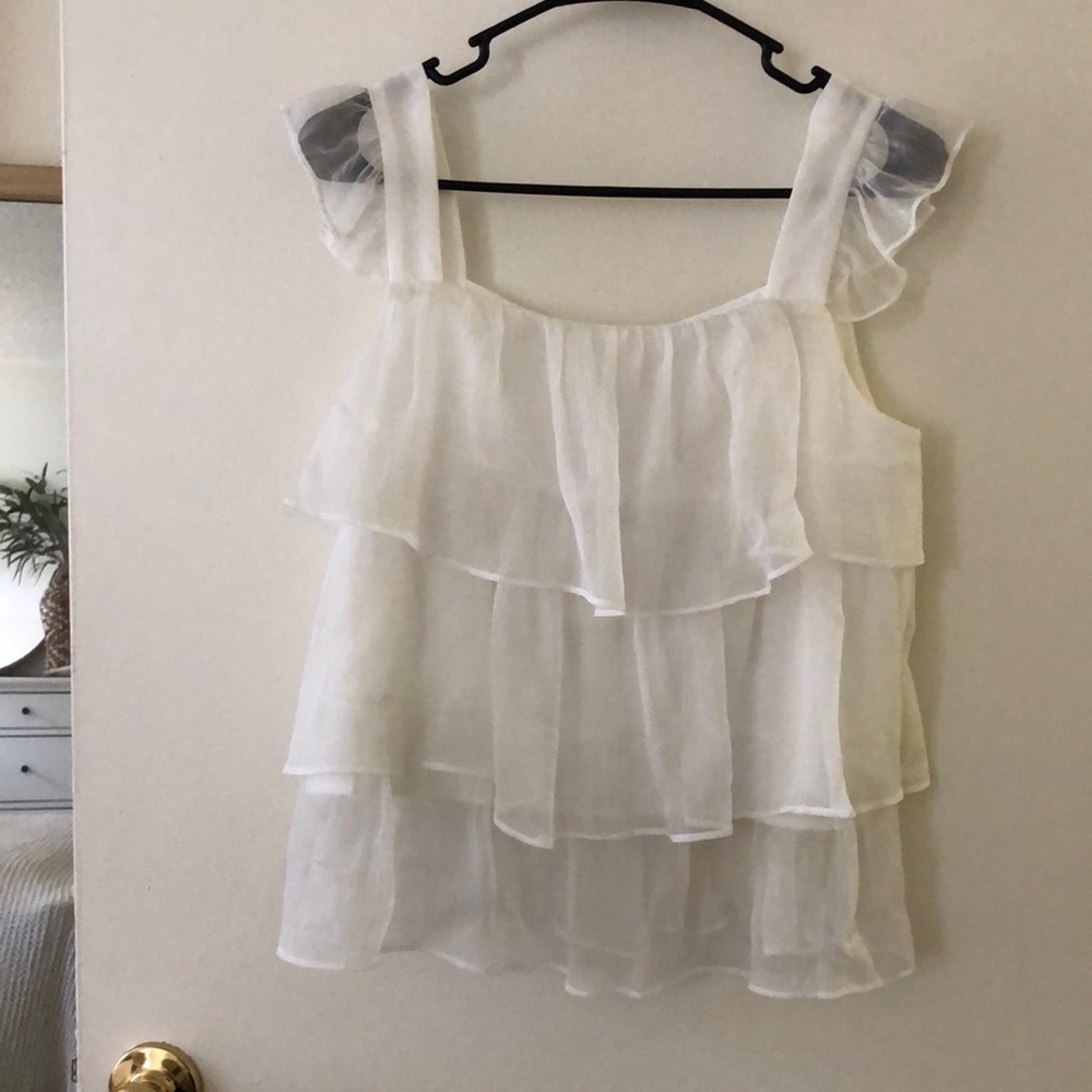 NWT. Women’s top from Cloud Ten, ruffle sleeves, 3-tiered, size S